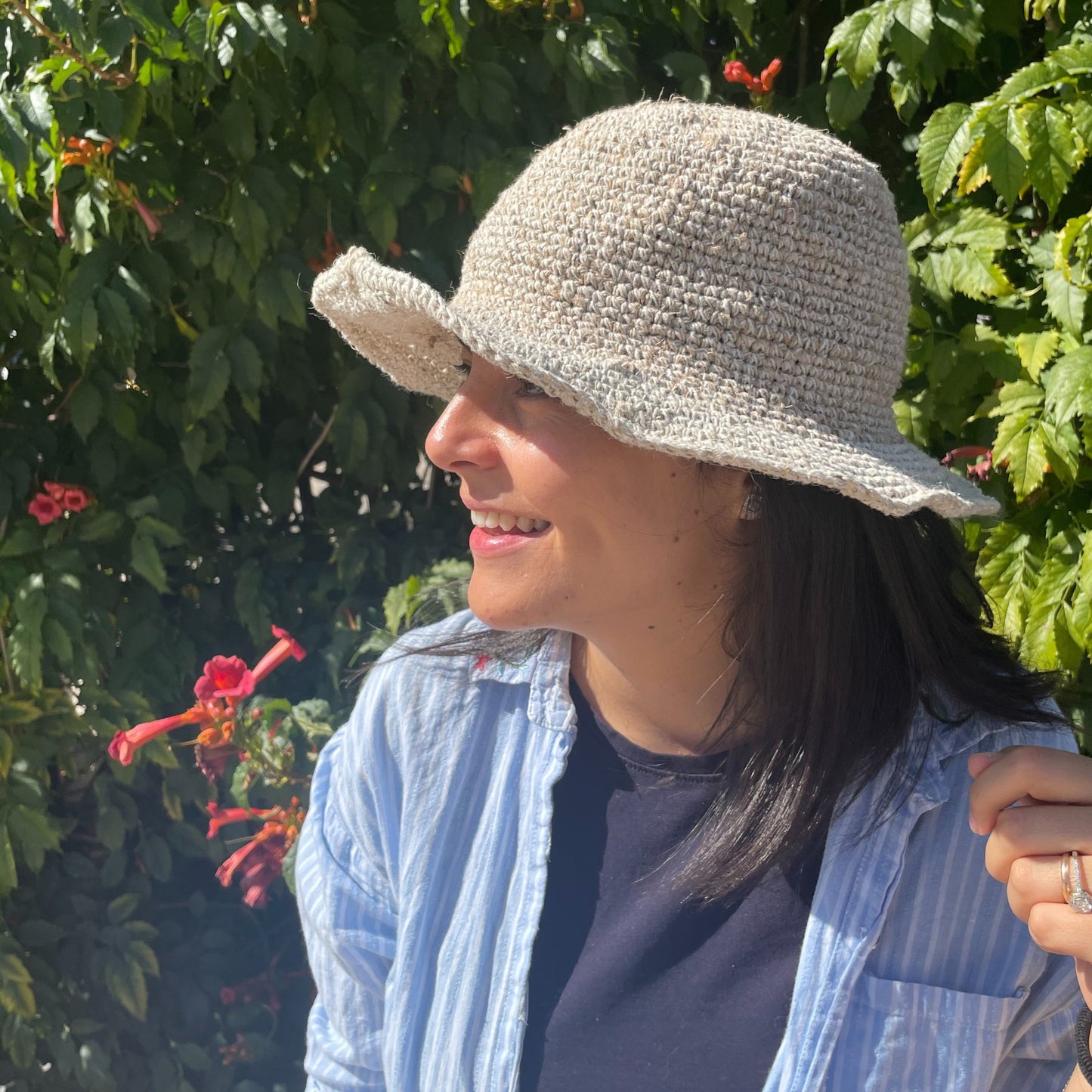 Sombrero boho chic de cáñamo y algodón tejido a mano - Natural