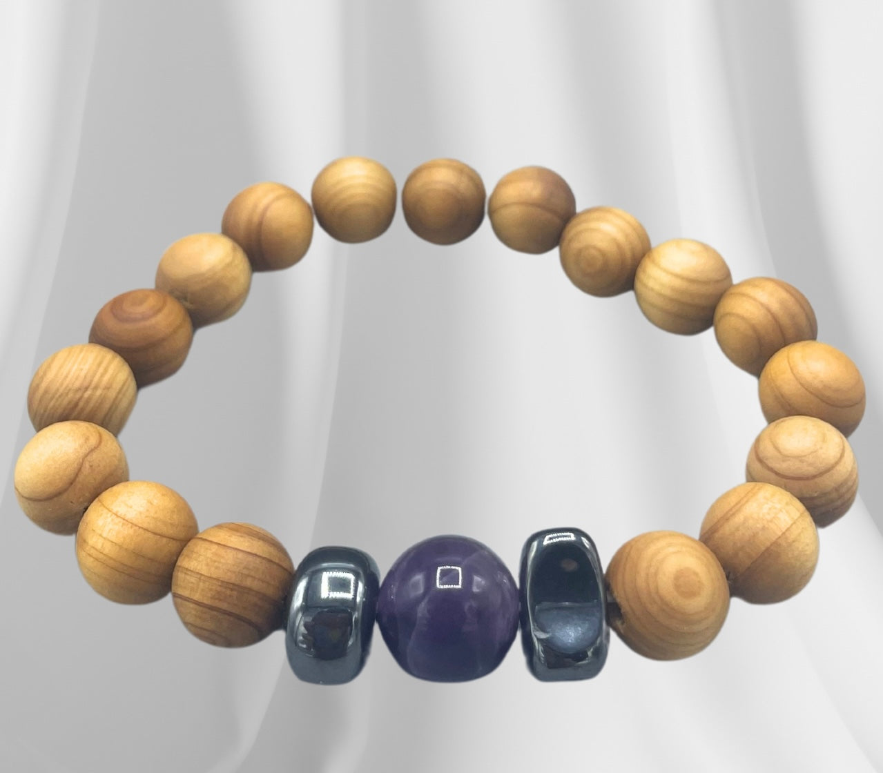 Pulsera de cedro con Amatista. Chakra tercer ojo.