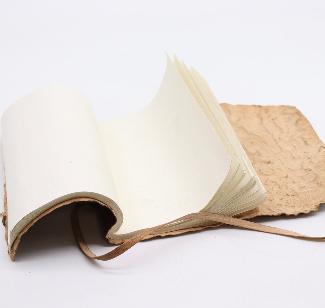 Cuaderno de cuero en rollo 96 páginas (21x15cm)