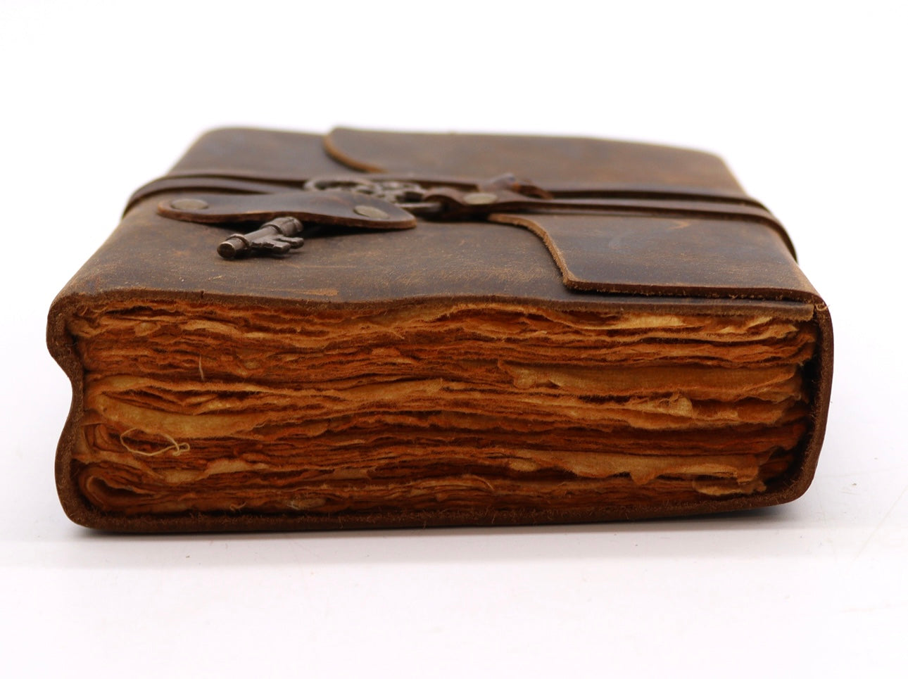 Cuaderno de cuero curtido y llave-200 páginas (13x18cm)