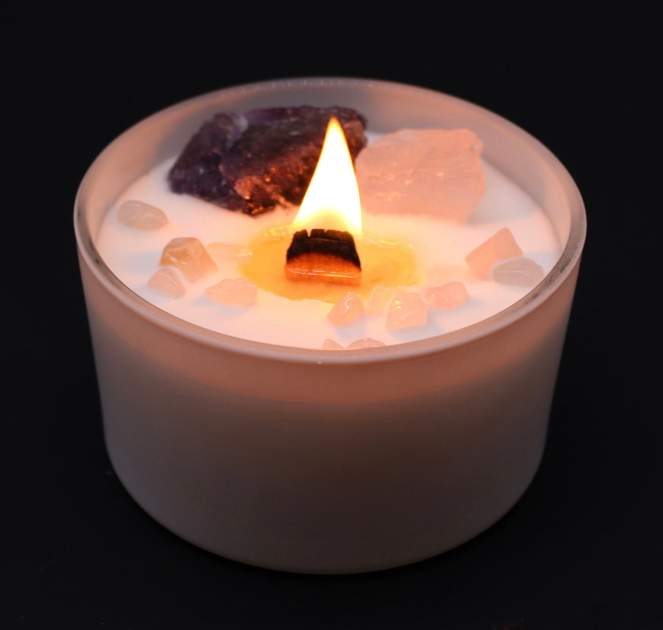 Vela con gemas. Chakra tercer ojo
