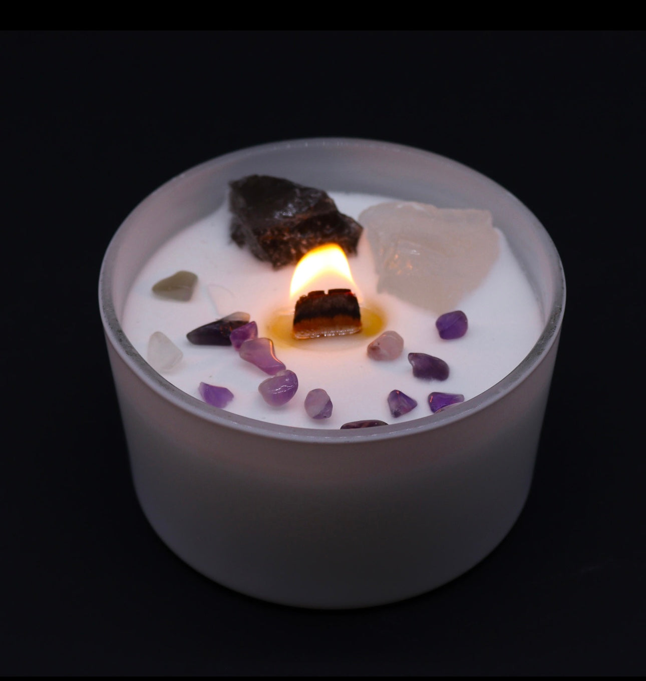 Vela con gemas. Chakra corona