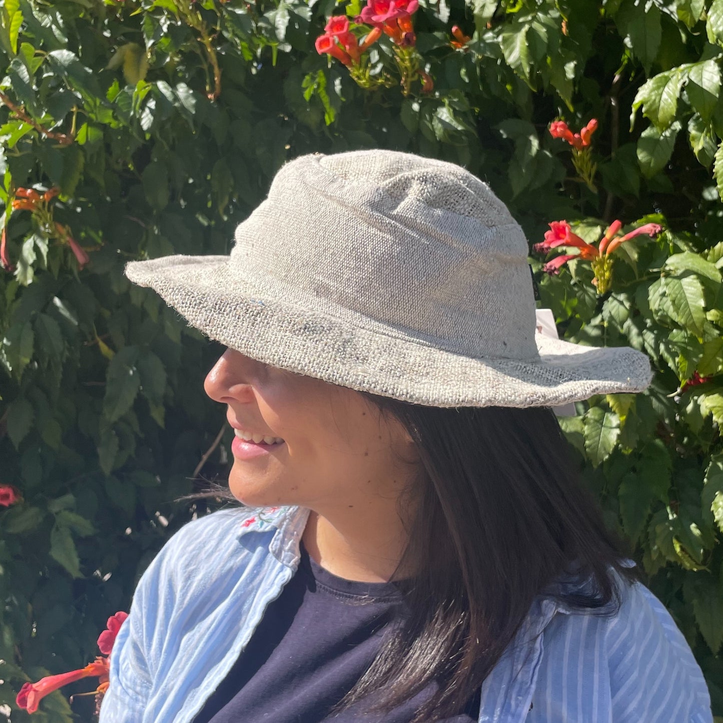 Sombrero boho chic de cáñamo y algodón con parches y aros - Natural