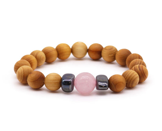Pulsera de cedro con cuarzo rosa. Chakra corazón.