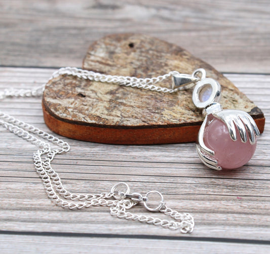 Colgante de manos curativas de cuarzo rosa