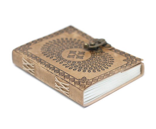 Cuaderno de cuero grabado (18x13)